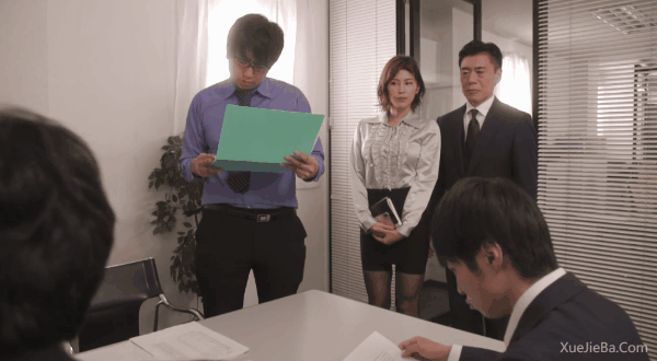 你也不想让你老公被辞退吧 老公在旁 堕落人妻与上司的背德游戏