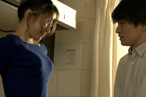 一个喜欢炫耀老婆的男人 妻子被人NTR的故事