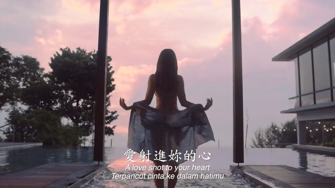 三上悠亚参演黄明志MV《I Shot You 不小心》歌词有点浪