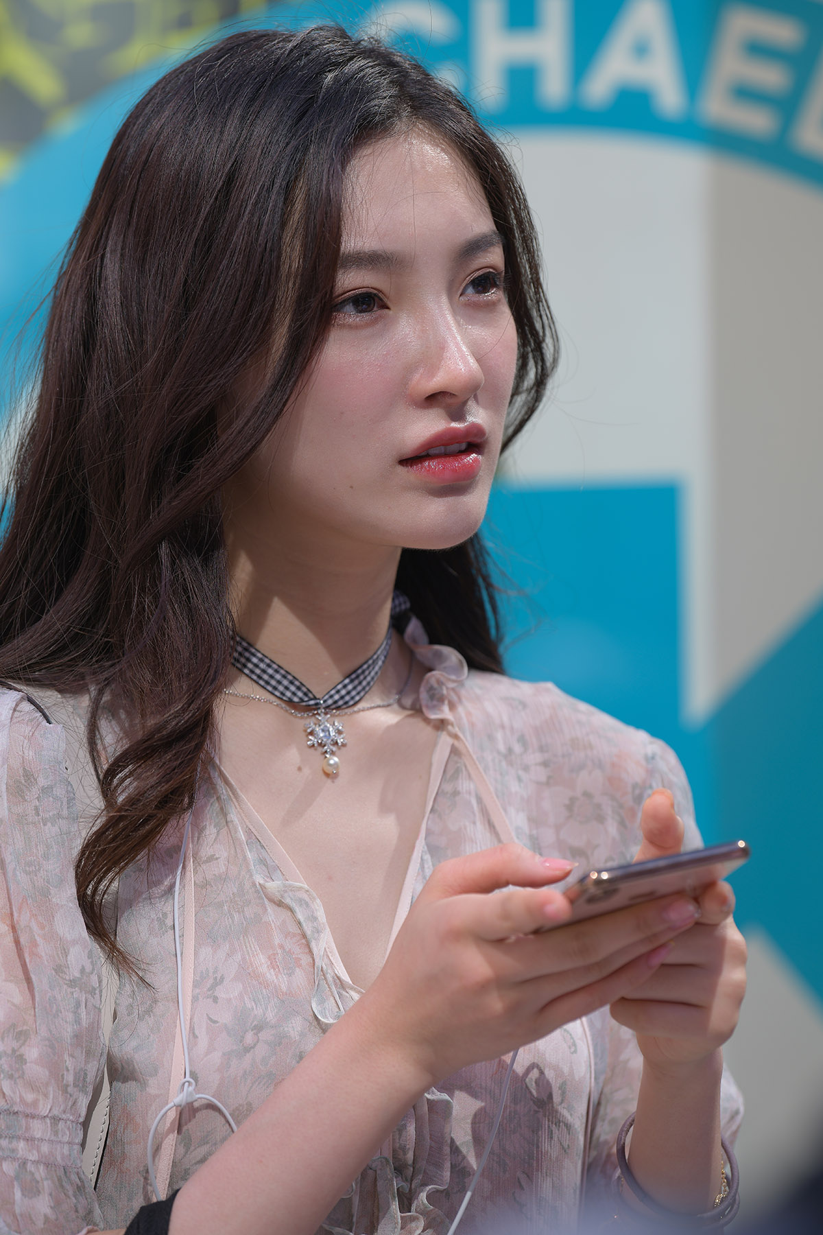 街拍路上的行人第2期 阳光明媚 笑容灿烂的小姐姐