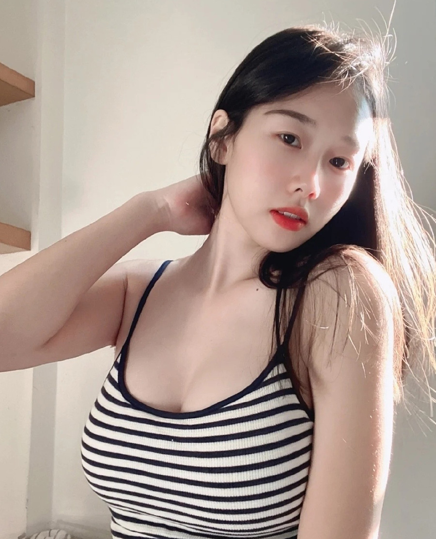妹子图第6期 我有个学姐叫有容