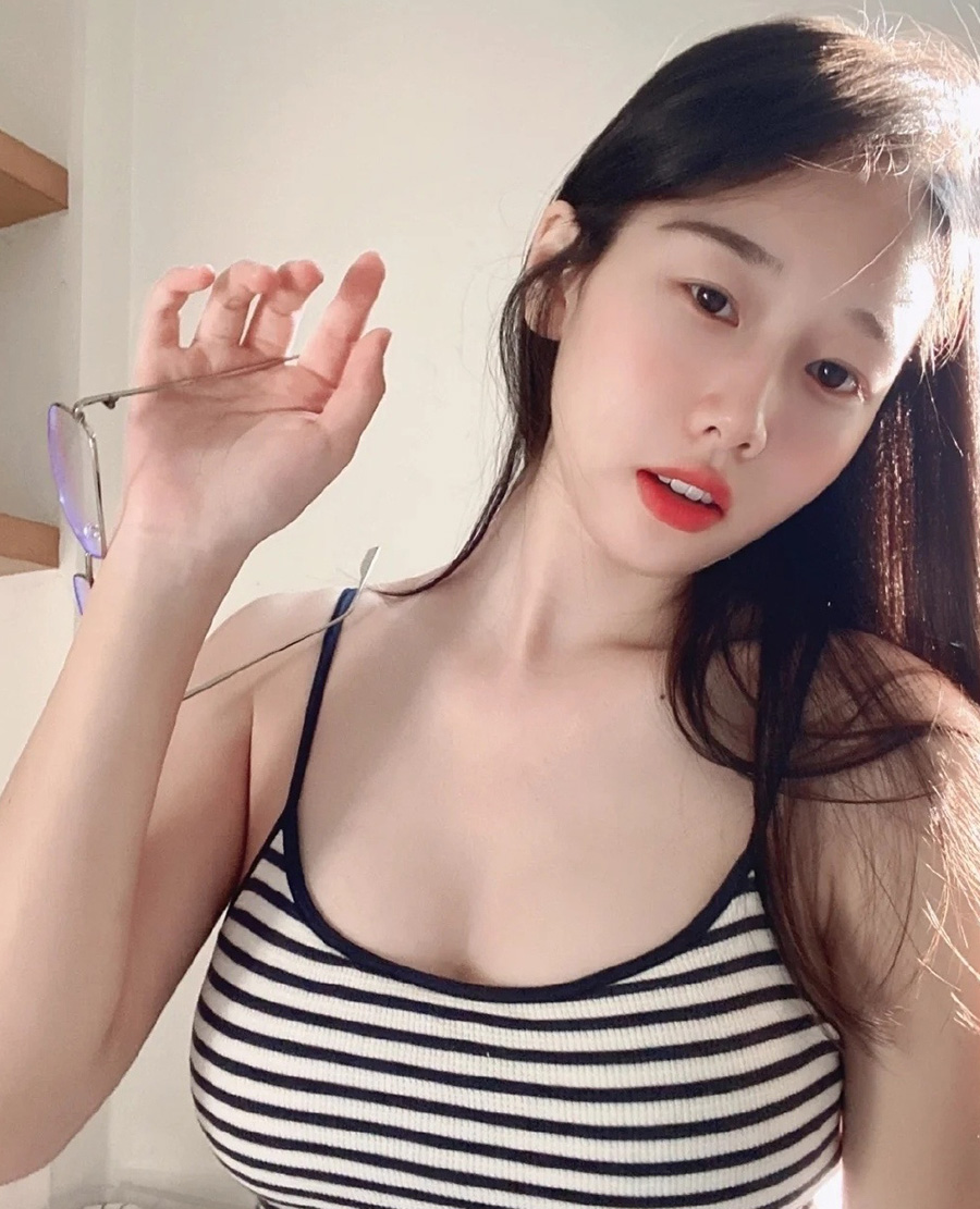 妹子图第6期 我有个学姐叫有容