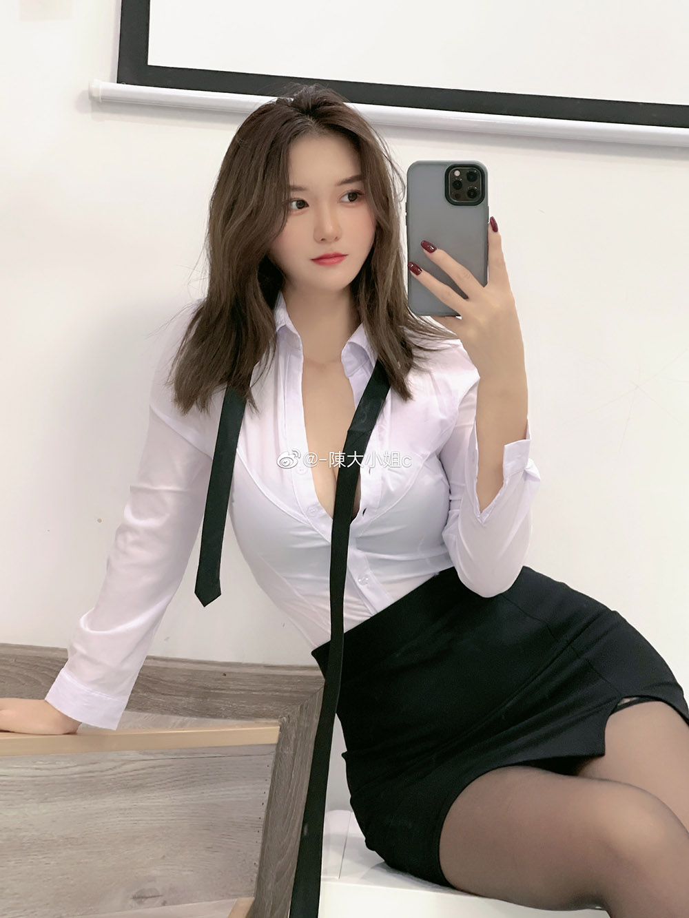 中国美臀 微博用户@陈大小姐 巨尻紫色战袍请你喝雪碧
