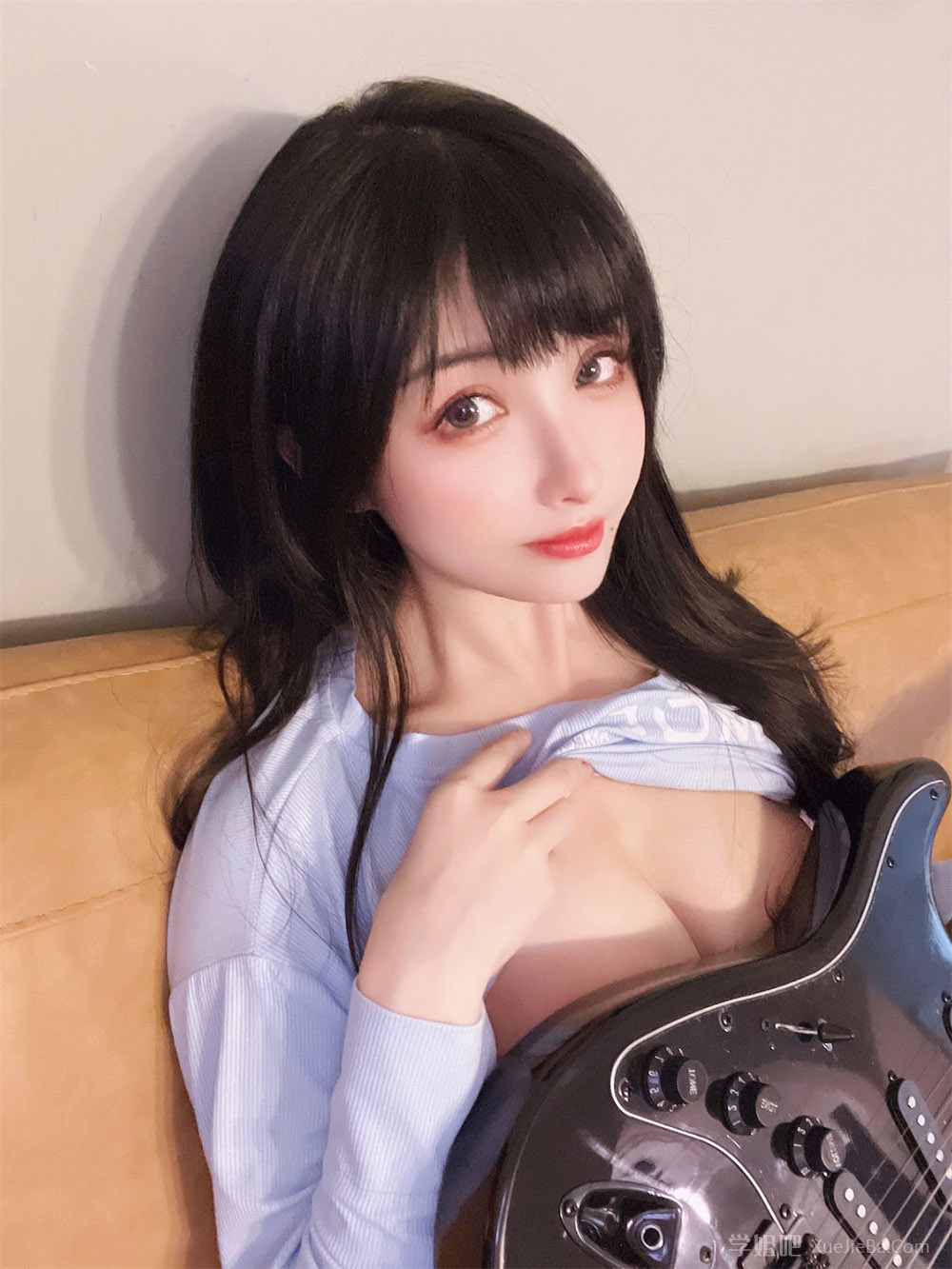 每次开门都会撞见妹妹 虚拟角色「吉他妹妹」意外走红 引发COS热潮