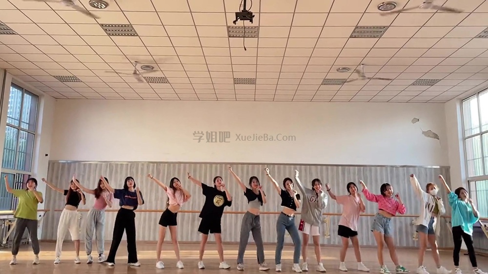 一起来舞蹈 抖音大一新生纳新舞蹈视频
