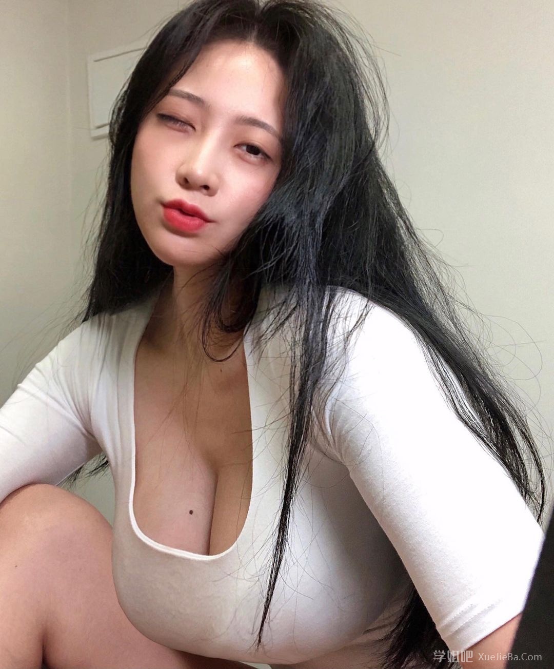 因喝水视频走红全网 INS网红@gawonaa图片及视频下载