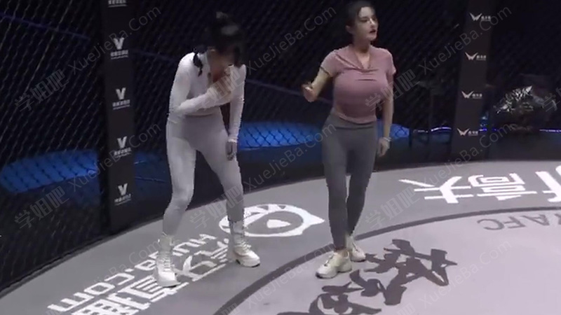 虎牙女子WWE摔角比赛 古阿扎VS小野马 球好大