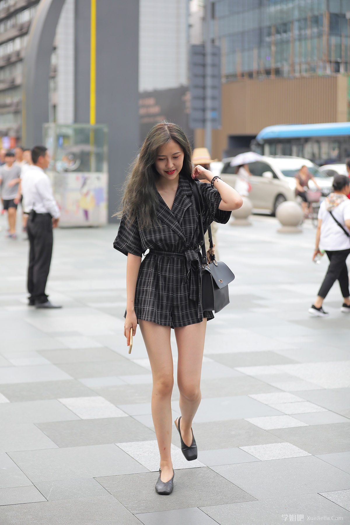 街拍路上的行人第8期 笑起来很好看的长腿小姐姐