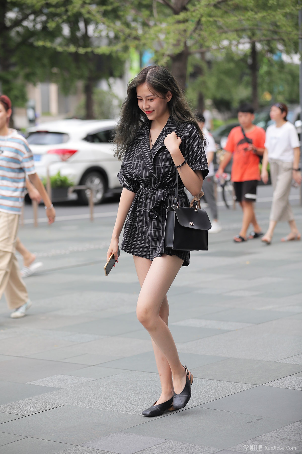 街拍路上的行人第8期 笑起来很好看的长腿小姐姐