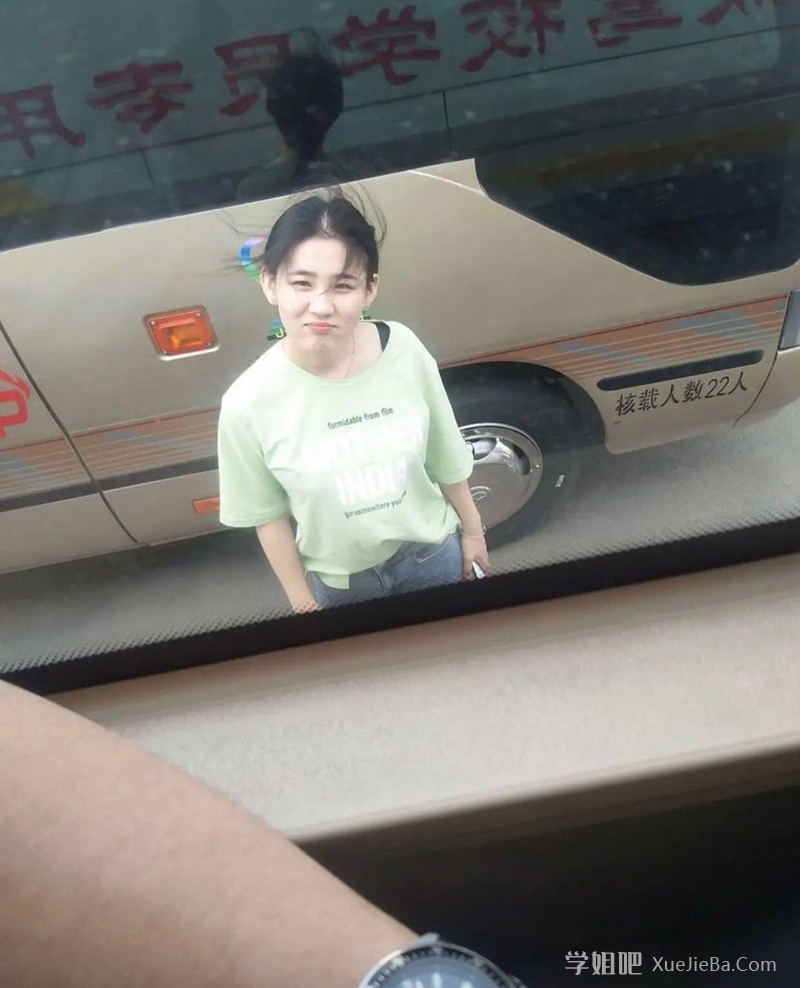 这个网传的「一眼万年」的绿衣服女孩抖音找到了