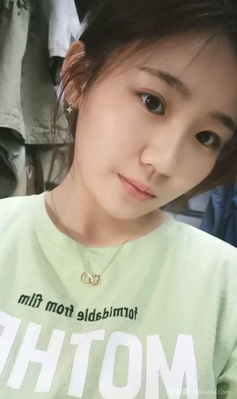 这个网传的「一眼万年」的绿衣服女孩抖音找到了