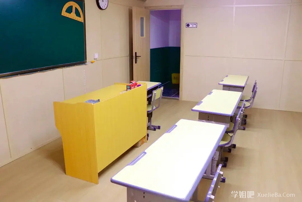 成都Playbox情侣民宿 你想要的场景这里都有