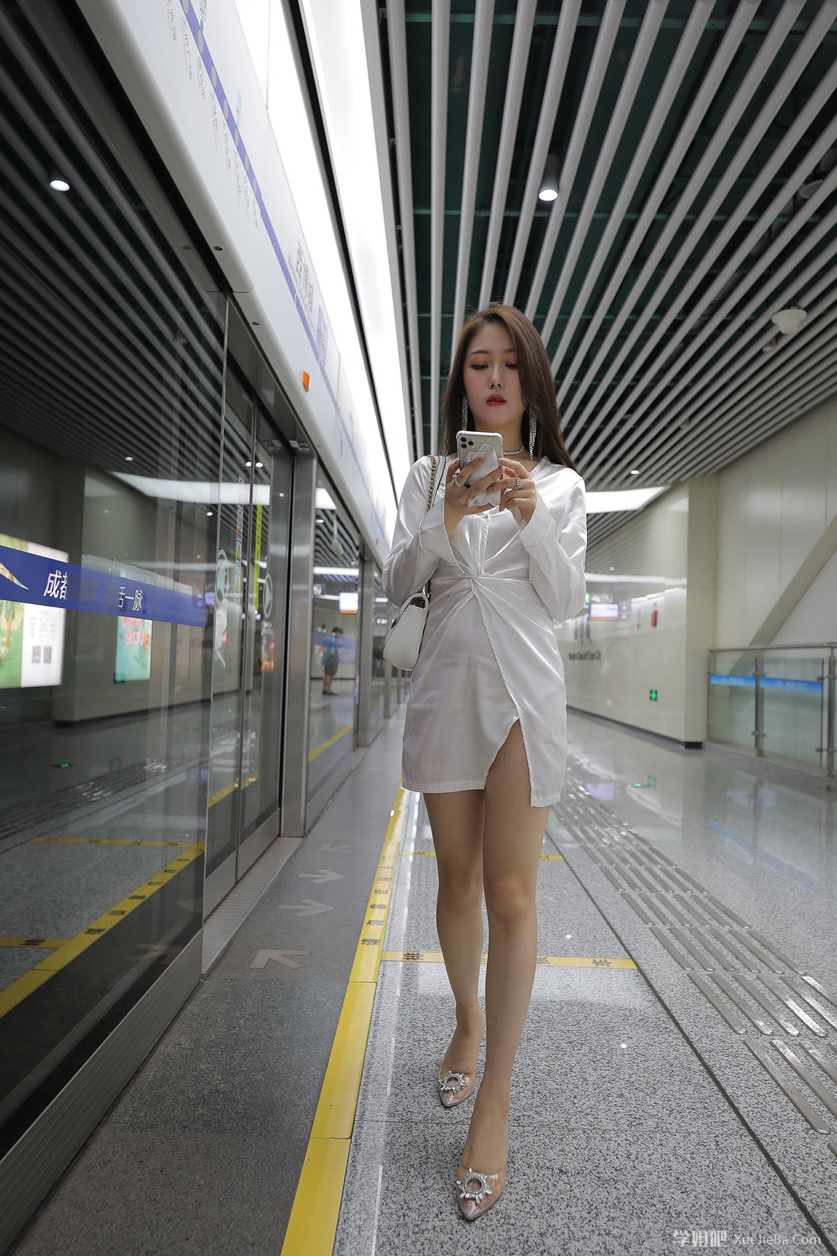 街拍路上的行人第10期 跟拍地铁里的长腿小姐姐 附完整版图包下载
