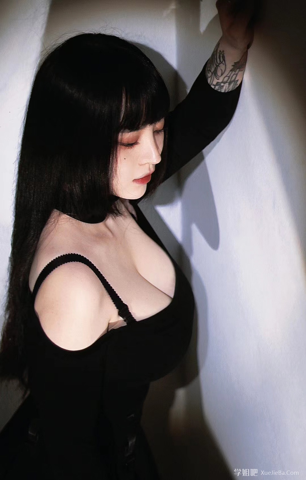 网友投稿 一位成都纹身店老板娘 车灯34E