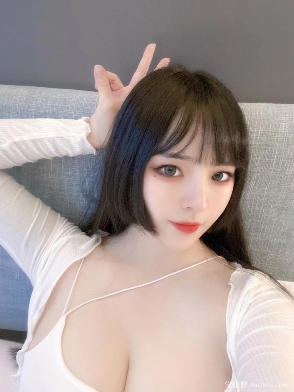 网友投稿 一位成都纹身店老板娘 车灯34E