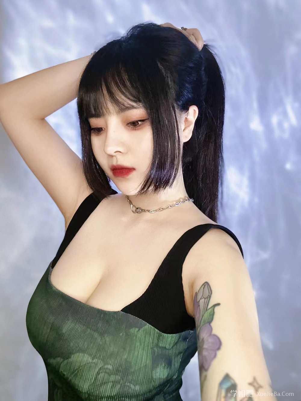 网友投稿 一位成都纹身店老板娘 车灯34E