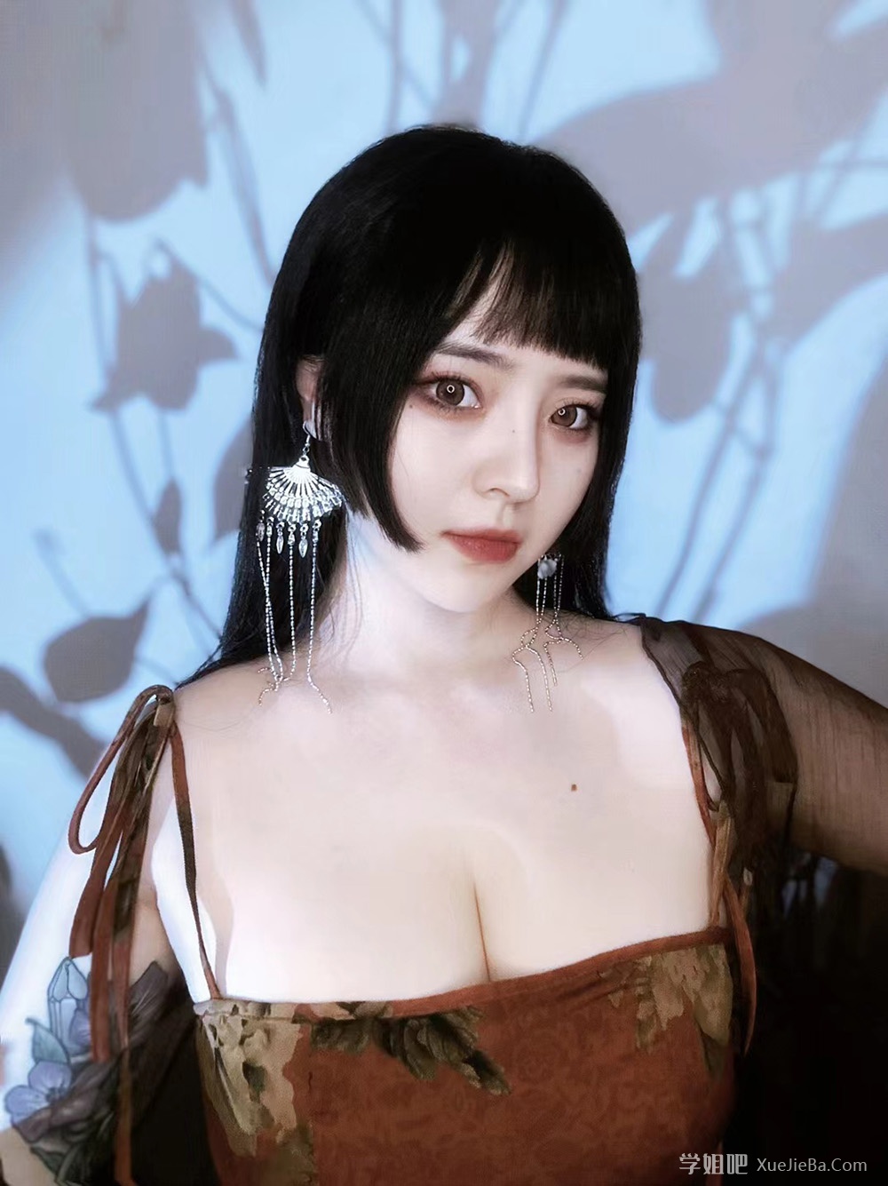 网友投稿 一位成都纹身店老板娘 车灯34E