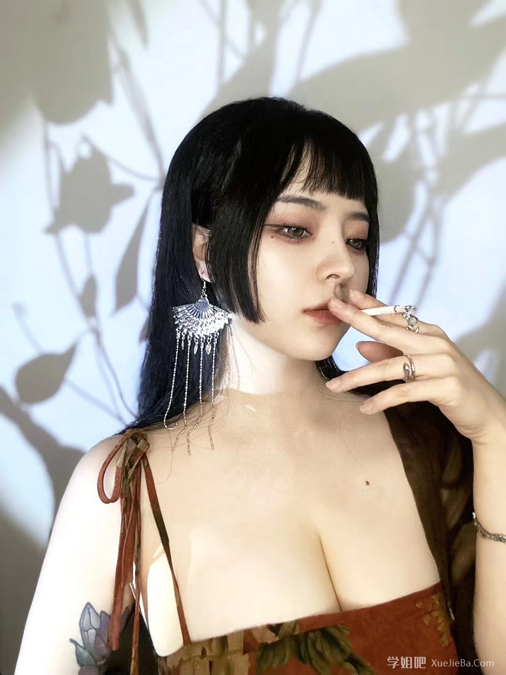 网友投稿 一位成都纹身店老板娘 车灯34E