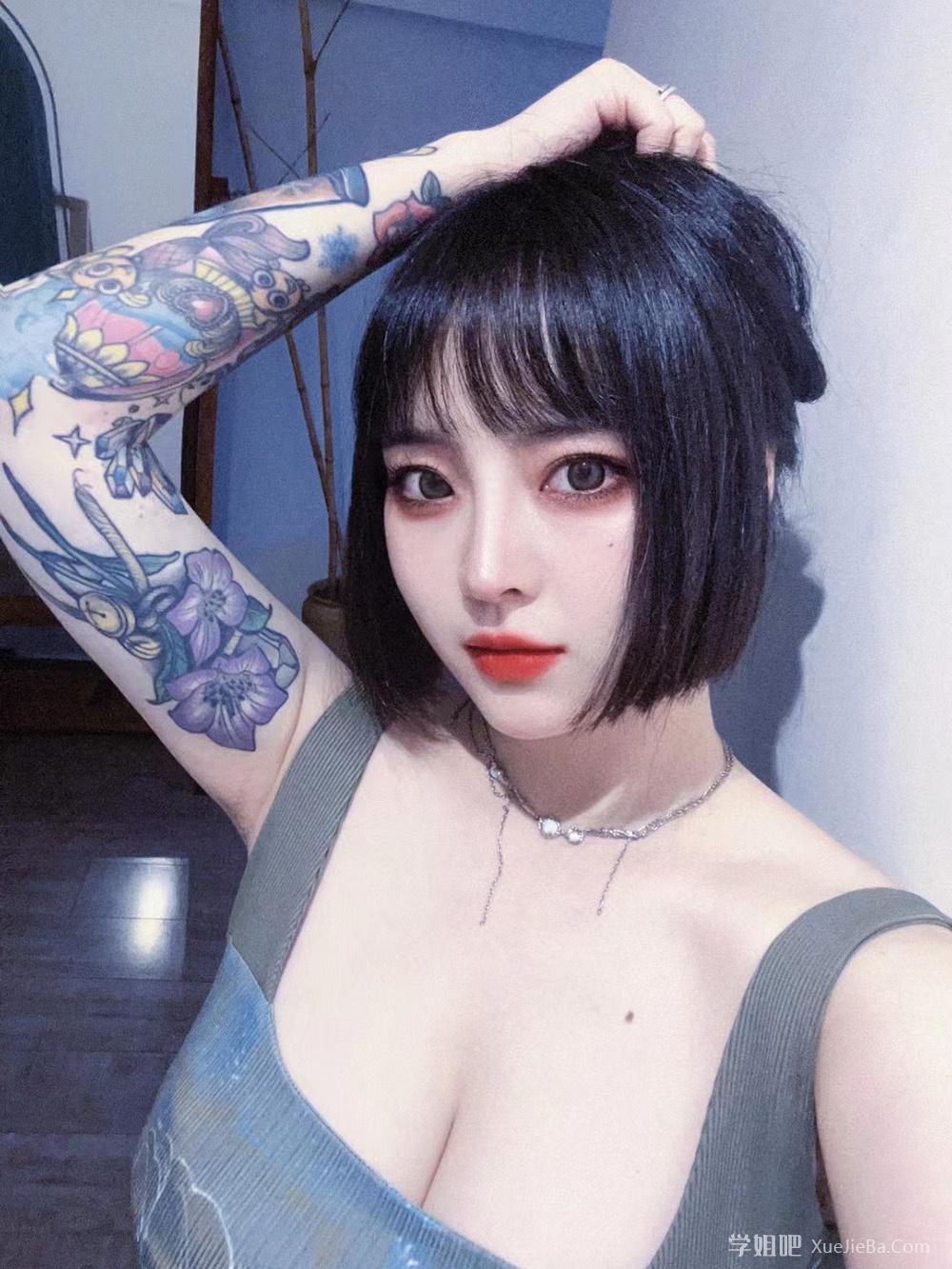 网友投稿 一位成都纹身店老板娘 车灯34E