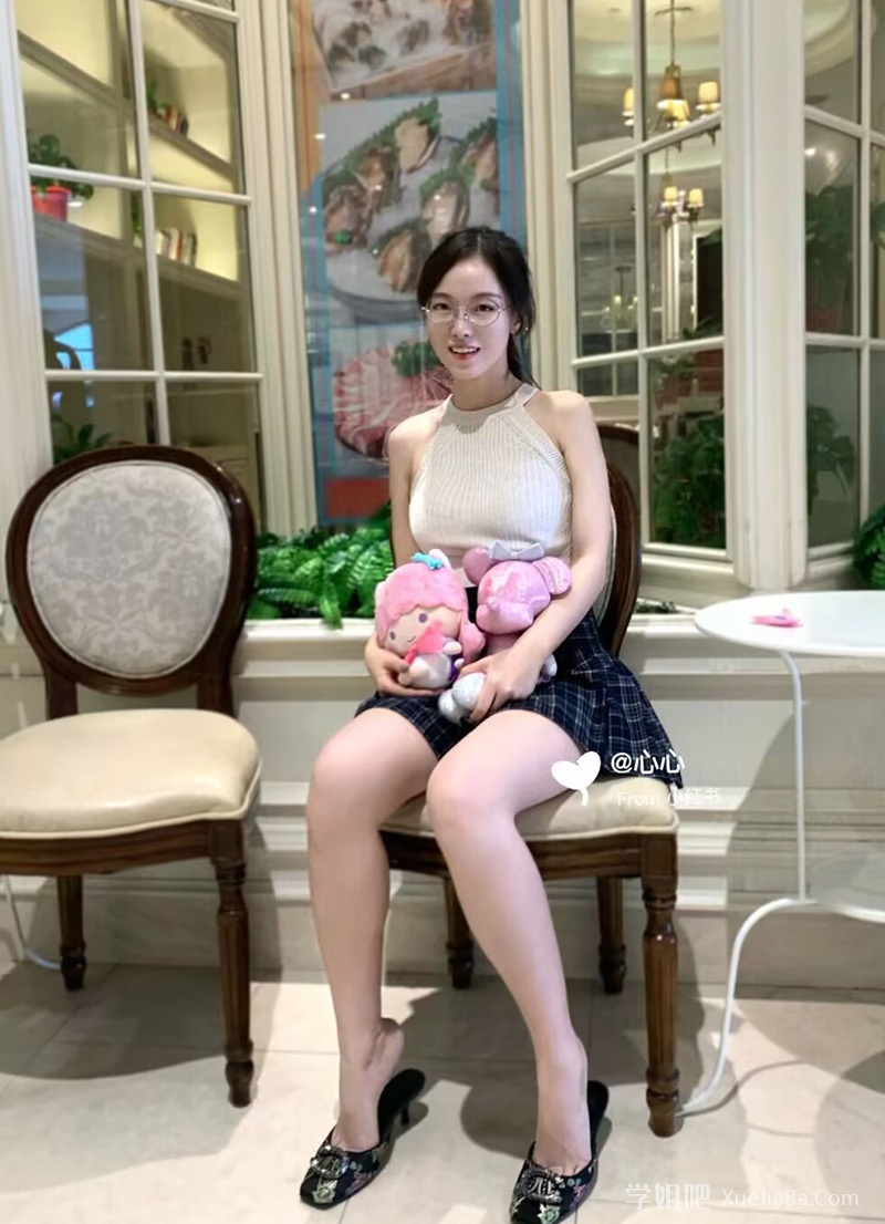上海女化学老师出轨男学生完整版 更新照片及视频
