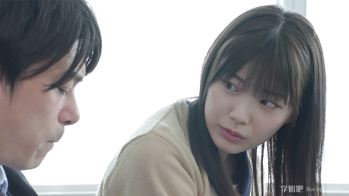 身为班主任的我 被女学生推倒了