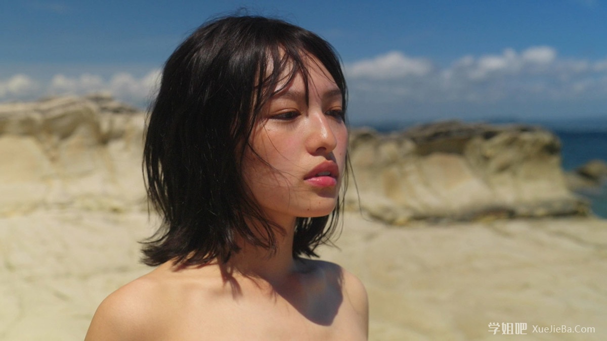 女子流落荒岛 与闷骚男青年及猥琐大叔发生的故事