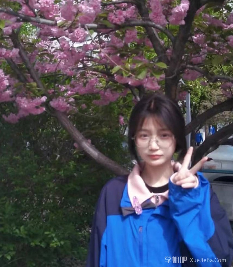 网友分享 一位推特福利姬 长相青涩 疑似女高中生