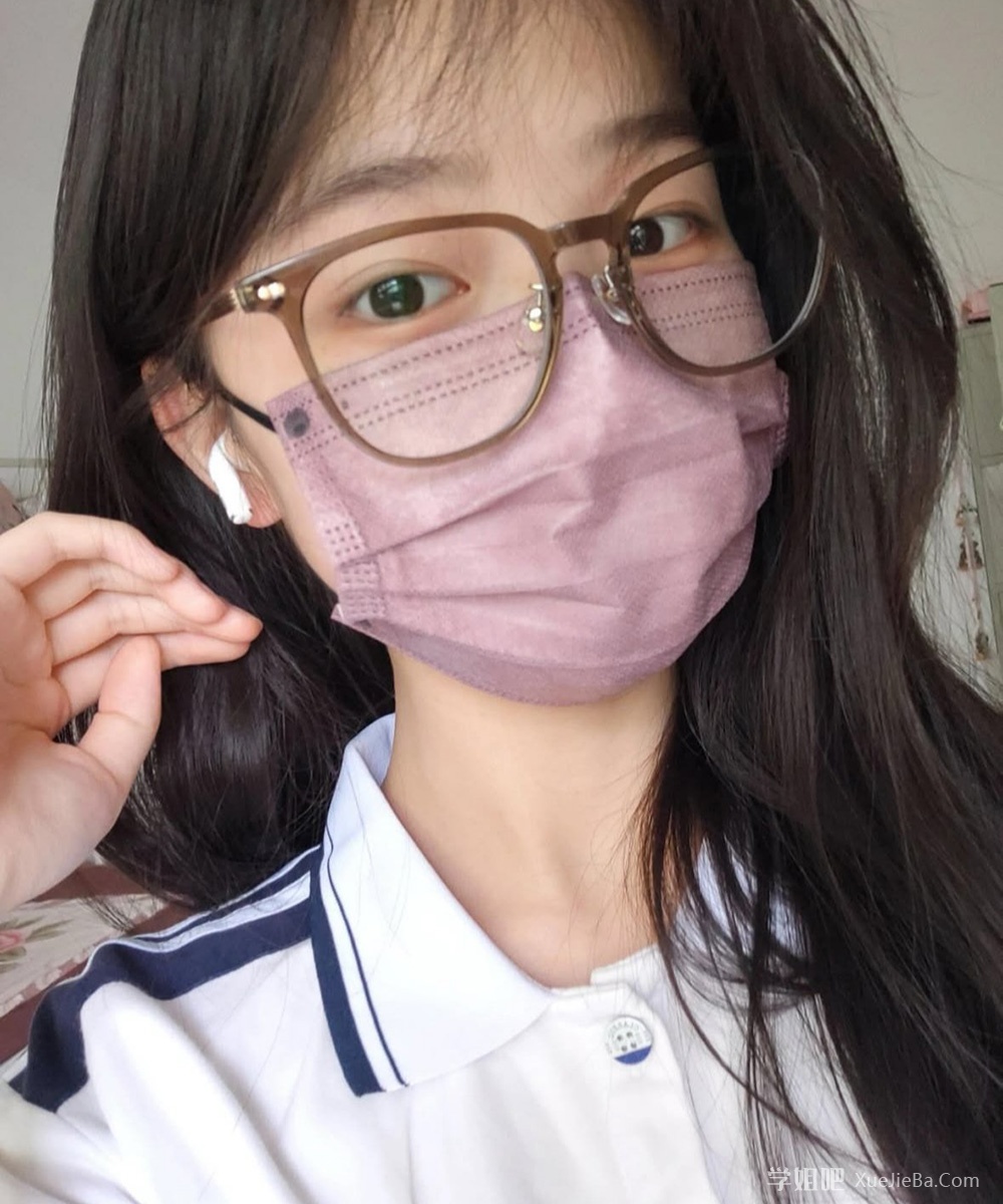 网友分享 一位推特福利姬 长相青涩 疑似女高中生