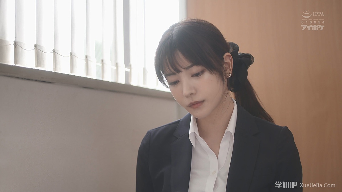充满古典气质的美人 竟然是岛国女老师 一段视频引发的观影