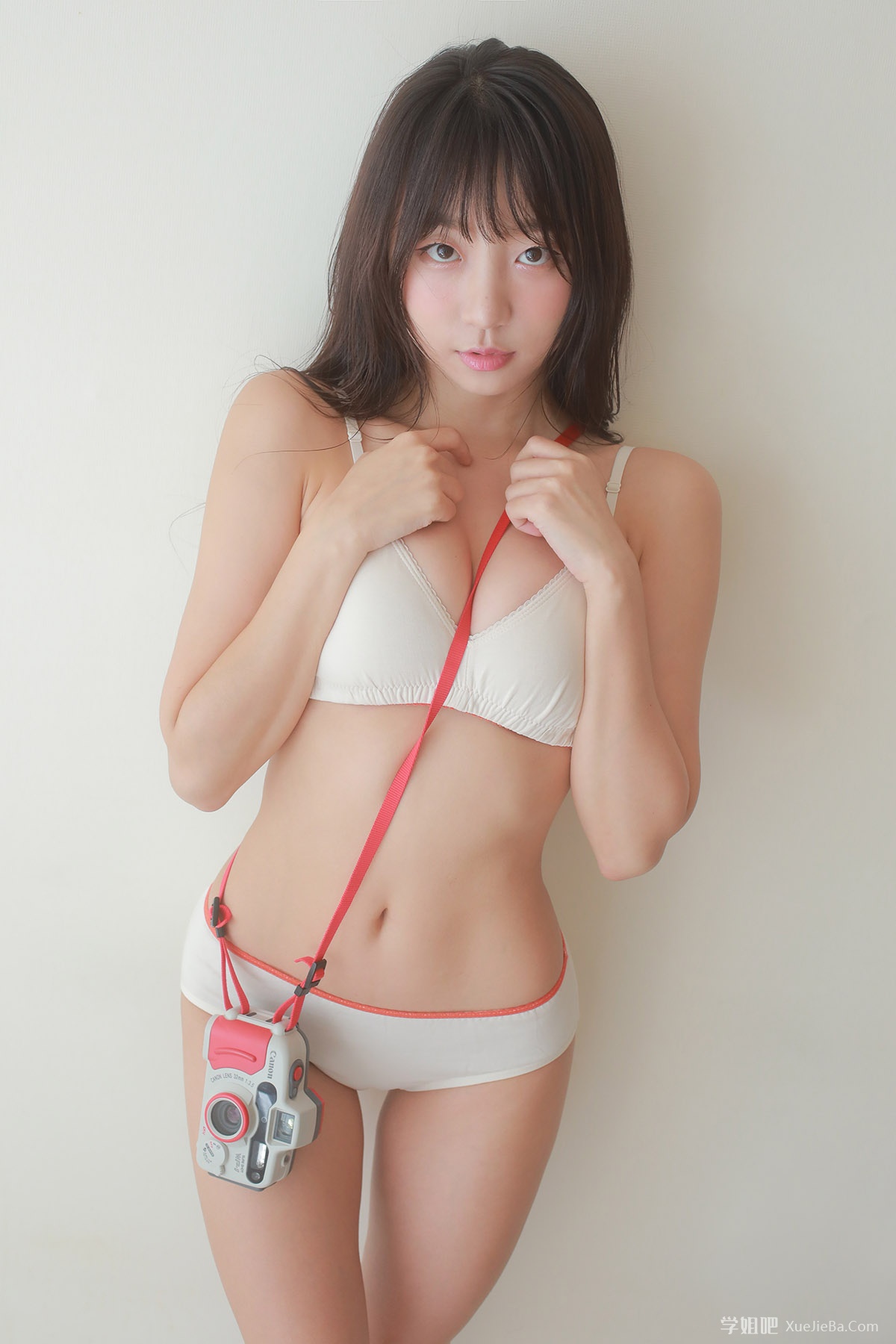 小姐姐高三刚毕业 就出来拍私房 既青涩又美好