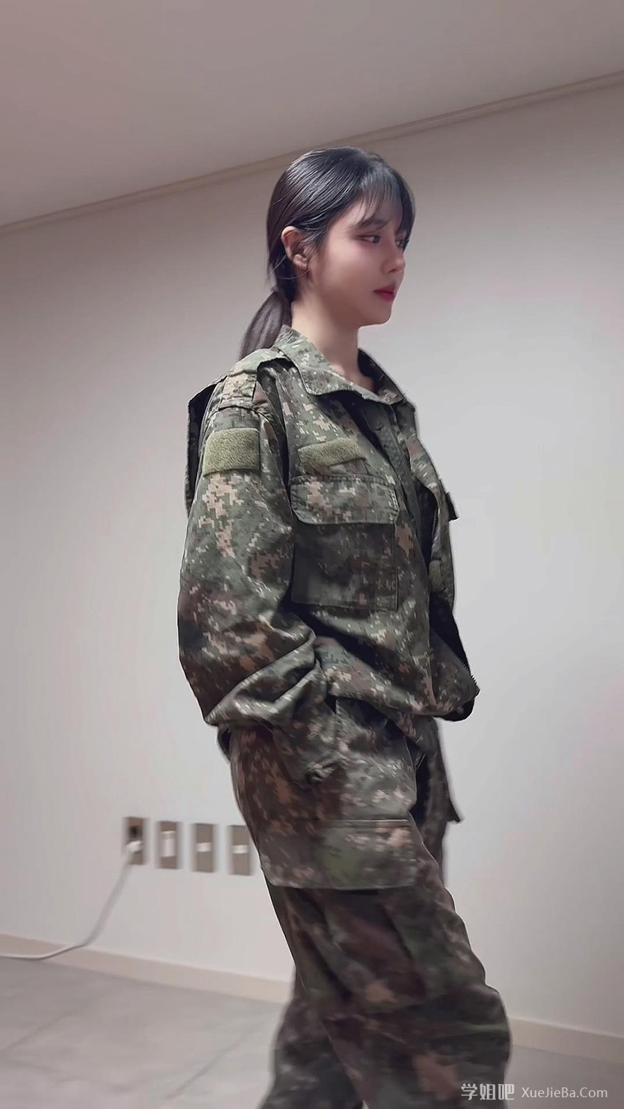 求出处 据说是韩国女兵营流出视频 其实是韩国女主播徐婉