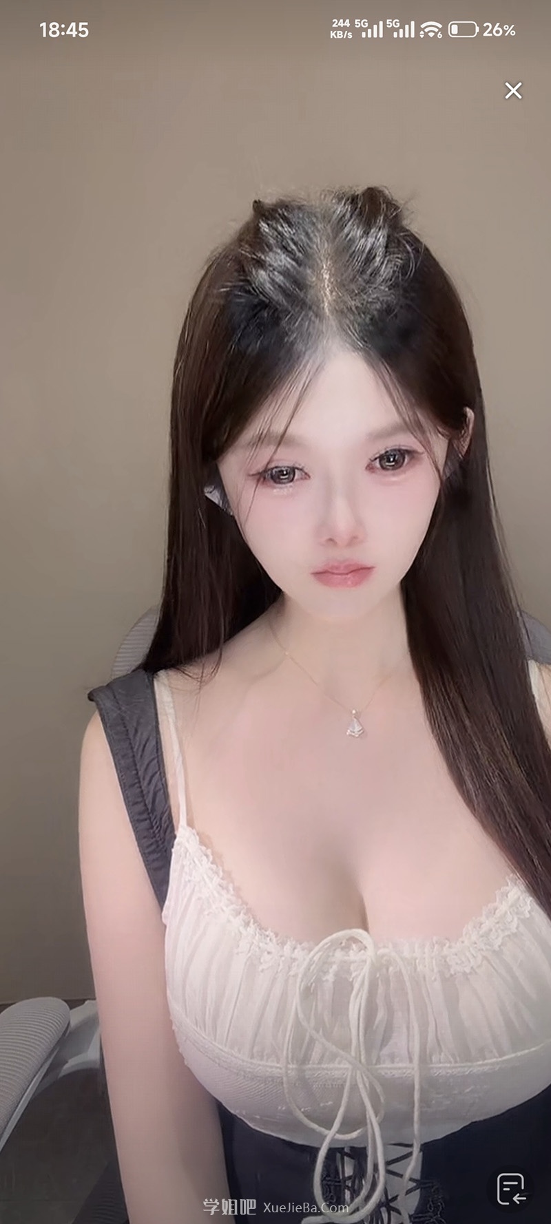 抖音知道我最近缺营养 一刷直播全是含奶量很高的小姐姐