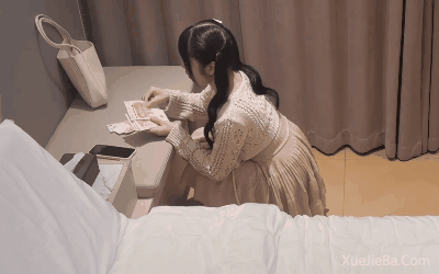 双马尾萝莉 数完钱后撒欢小跑 妹子服务真到位