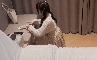 双马尾萝莉 数完钱后撒欢小跑 妹子服务真到位
